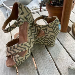 TOMS wedges ,platform heels , ankle strap , criss cross gently worn size 6